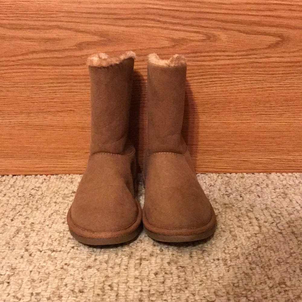 Brown winter boots. They have a furry lining.